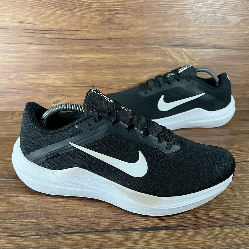 Nike Air Zoom Winflo 10 Running Shoes Men’s Size 9.5 Athletic Sneakers